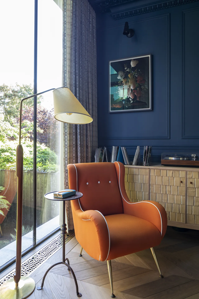 Expert-approved-decorating-secrets-with-vintage-pieces