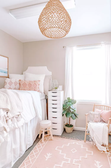 dorm-room-with-a-soft-color-scheme